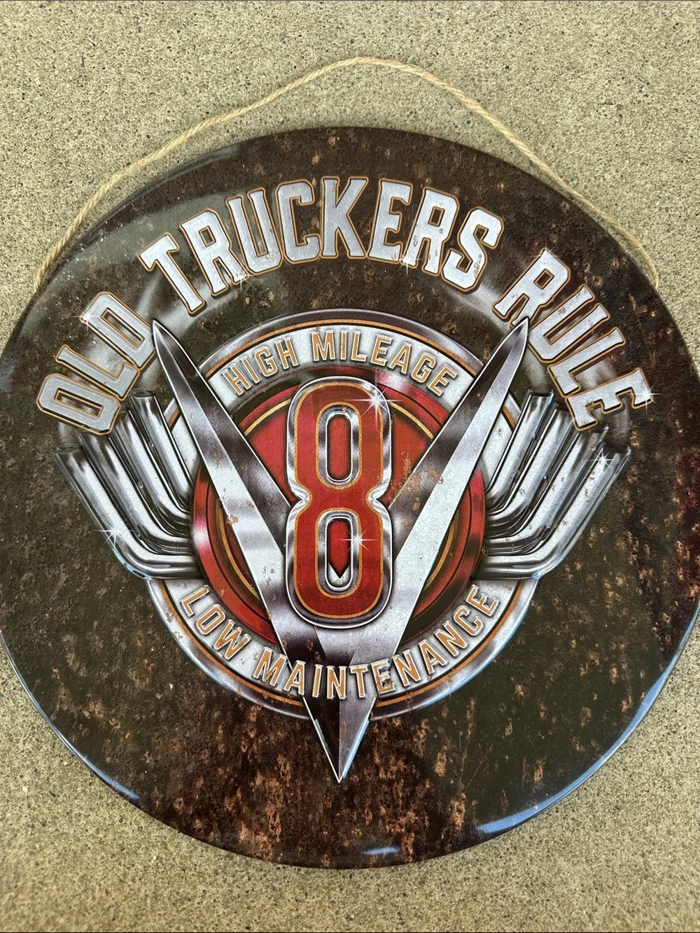 Decorative Vintage Style 'Old Truckers Rule' Round Wall Sign in Brown and Red
